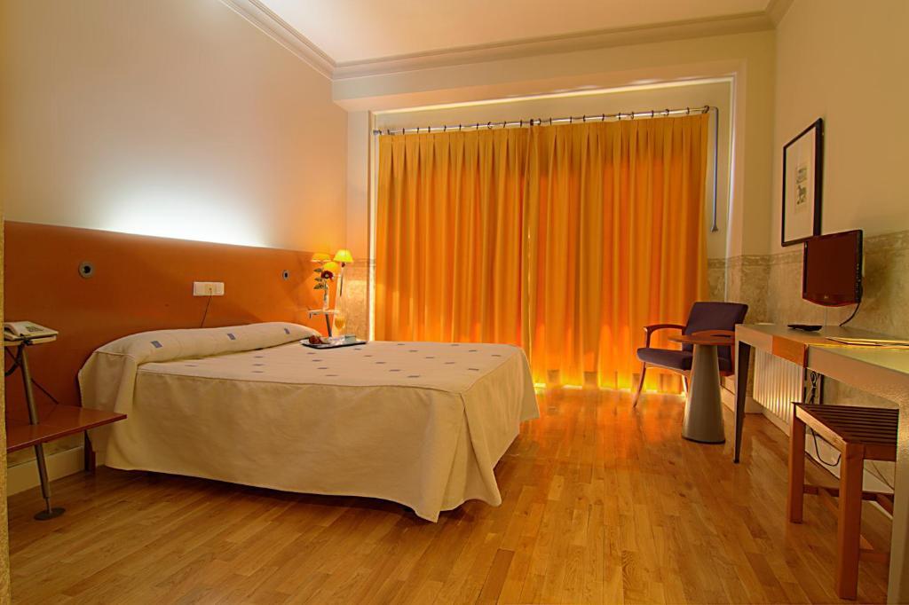 Hotel Azar Plasencia Pokoj fotografie
