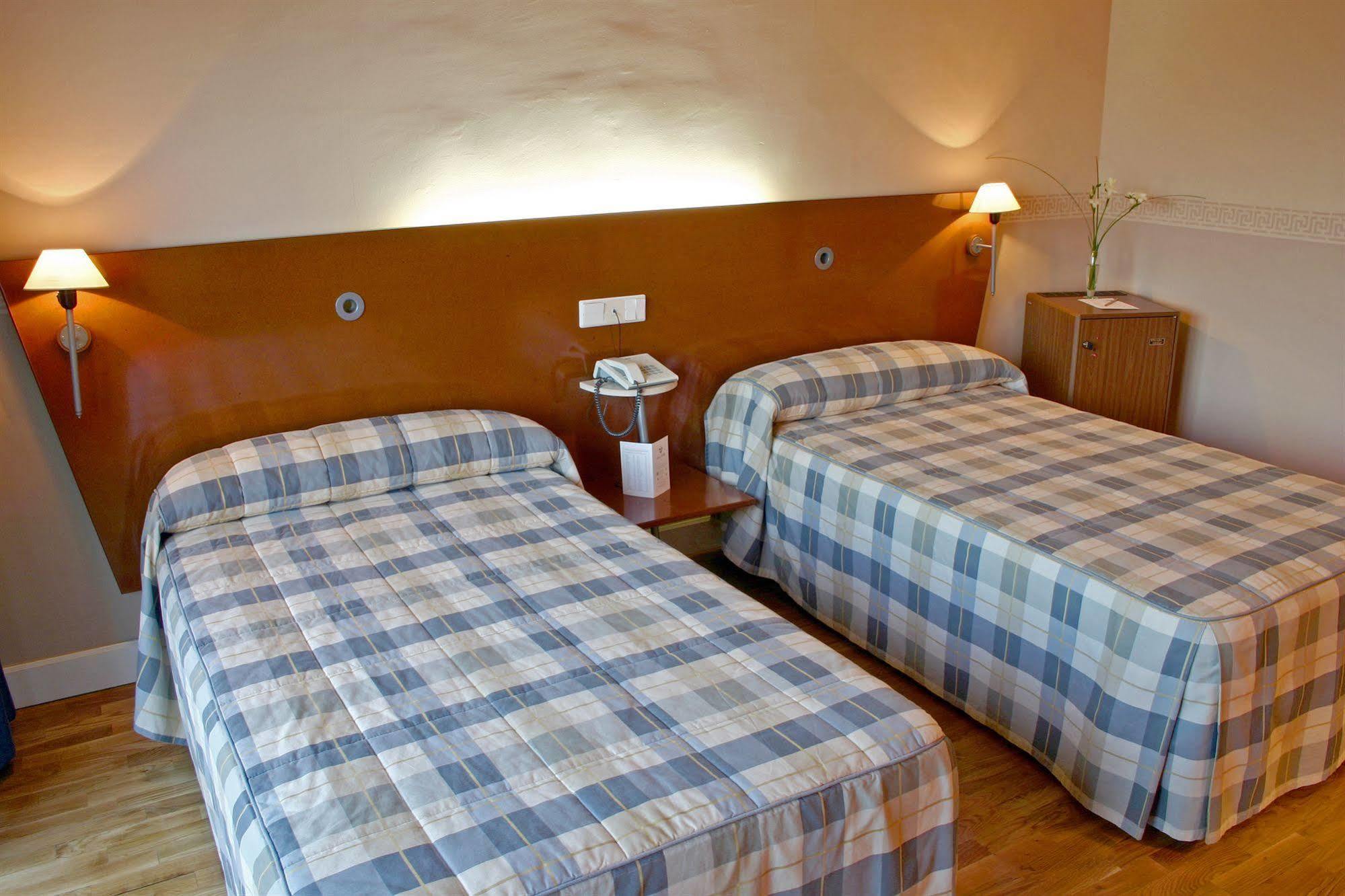 Hotel Azar Plasencia Exteriér fotografie